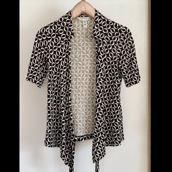 Diane Von Furstenberg 100% Silk Wrap Top, Size 4 - Picture 2 of 5
